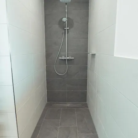 Steinablick Mit Grossem Balkon & Garage