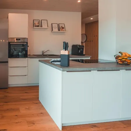 Steinablick Mit Grossem Balkon & Garage Appartement *